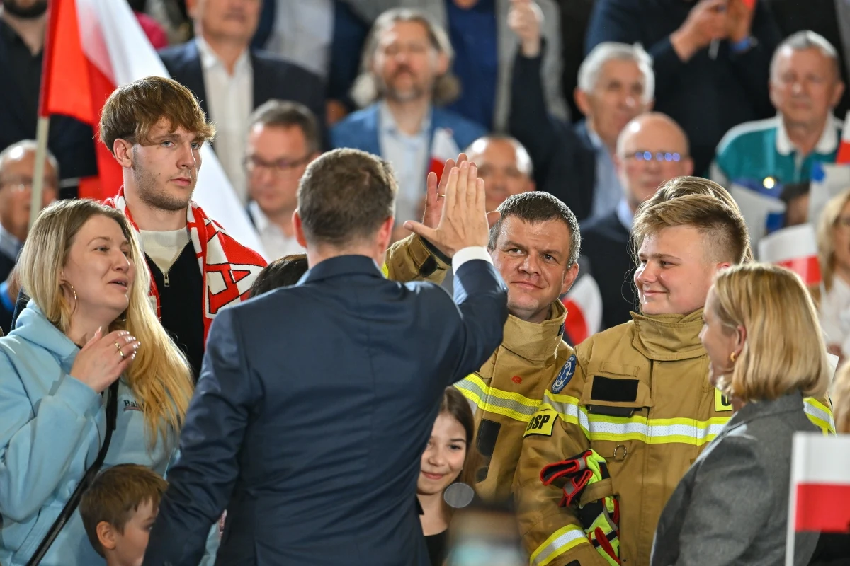 Pierwsza tura wyborów prezydenckich za nami. Kto zmierzy się w drugiej? Według sondażowych wyników exit poll z badania Ogólnopolskiej Grupy Badawczej dla TV Republika w I turze Rafał Trzaskowski uzyskał 31,6 proc. głosów, a Karol Nawrocki 29,8 proc.