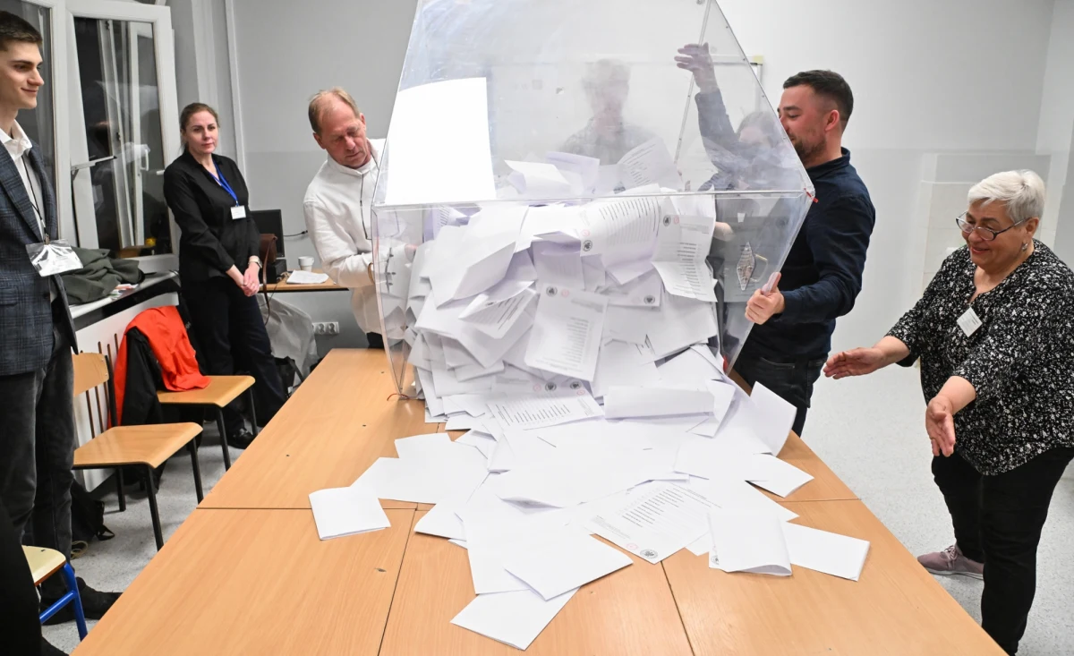 Rafał Trzaskowski wygrał pierwszą turę wyborów prezydenckich, uzyskując niewielką przewagę nad drugim Karolem Nawrockim. "Na żyletki" było szczególnie w dolnośląskiej gminie Siekierczyn, gdzie kandydat KO wygrał z kandydatem popieranym przez PiS o zaledwie... jeden głos.