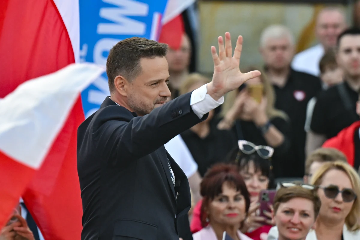 Według danych PKW ze 100 proc. obwodów w Kielcach zwyciężył Rafał Trzaskowski wynikiem 36,53 proc. głosów. Na drugim miejscu znalazł się Karol Nawrocki z poparciem 28,47 proc.