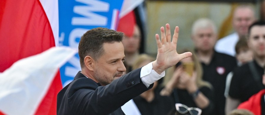 Według danych PKW ze 100 proc. obwodów w Kielcach zwyciężył Rafał Trzaskowski wynikiem 36,53 proc. głosów. Na drugim miejscu znalazł się Karol Nawrocki z poparciem 28,47 proc.