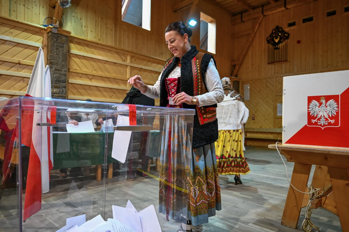 Karol Nawrocki zdobył najwięcej głosów w pierwszej turze wyborów prezydenckich, zarówno w Zakopanem jak i w całym powiecie tatrzańskim, uzyskując w regionie 40,02 proc. poparcia – wynika z danych Państwowej Komisji Wyborczej. Zaskoczeniem może być wysoki wynik Grzegorza Brauna, który zajął czwarte miejsce z poparciem 12,06 proc.