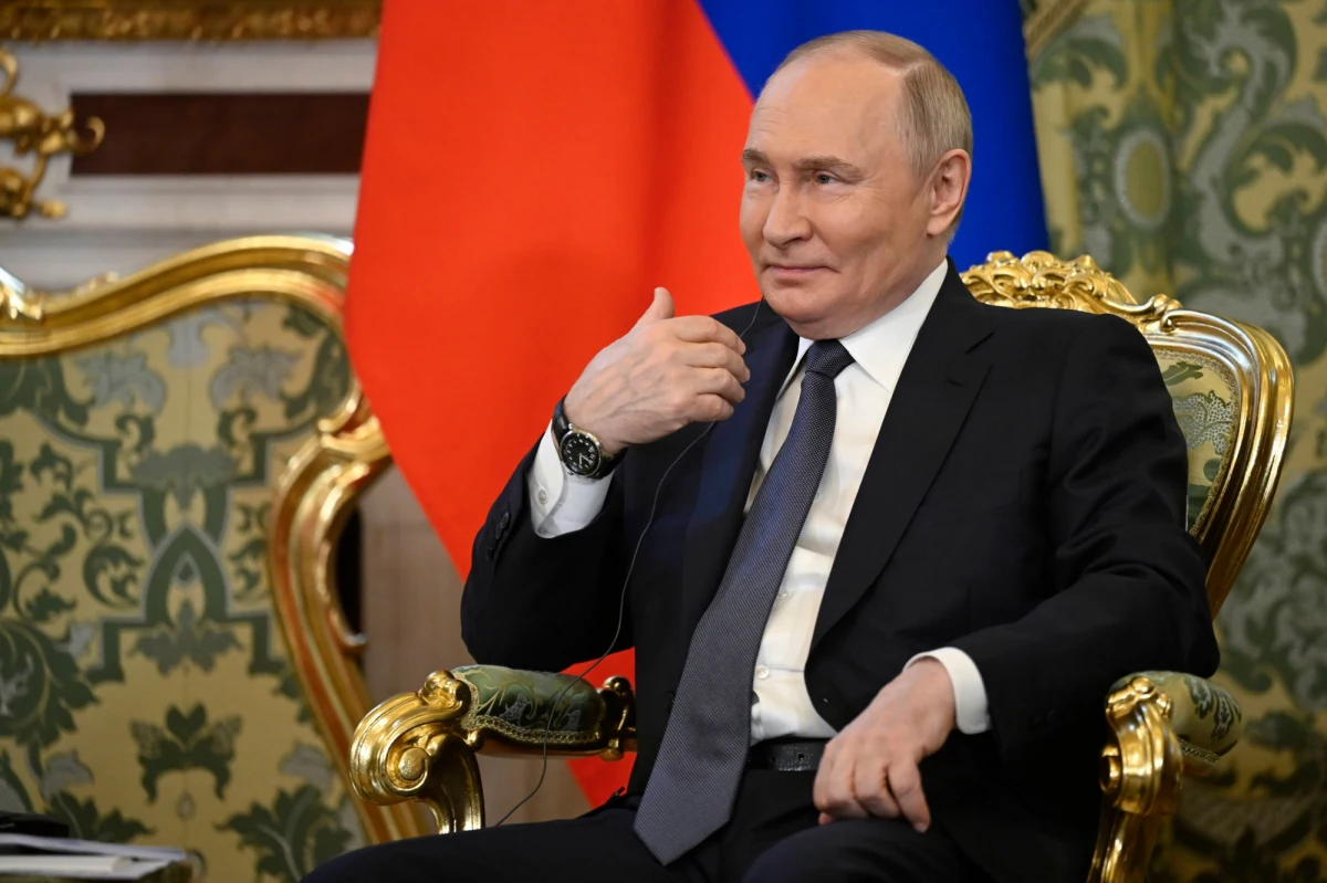 Prezydent Rosji Władimir Putin w poniedziałek odbędzie rozmowę telefoniczną z prezydentem Stanów Zjednoczonych Donaldem Trumpem. "Putin wierzy, że ma przewagę, a europejscy przywódcy próbują powstrzymać prezydenta USA przed pospiesznym zawarciem porozumienia w sprawie Ukrainy" - pisze Bloomberg.