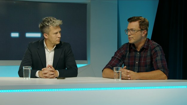 "Do jednej bramki" NA ŻYWO w każdy poniedziałek o godz. 12.00 w Interii oraz na  Polsat BOX Go .
W tekście zawarto link serwisu partnerskiego.
