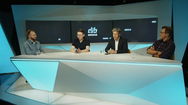 "Do jednej bramki" NA ŻYWO w każdy poniedziałek o godz. 12.00 w Interii oraz na  Polsat BOX Go .
W tekście zawarto link serwisu partnerskiego.

