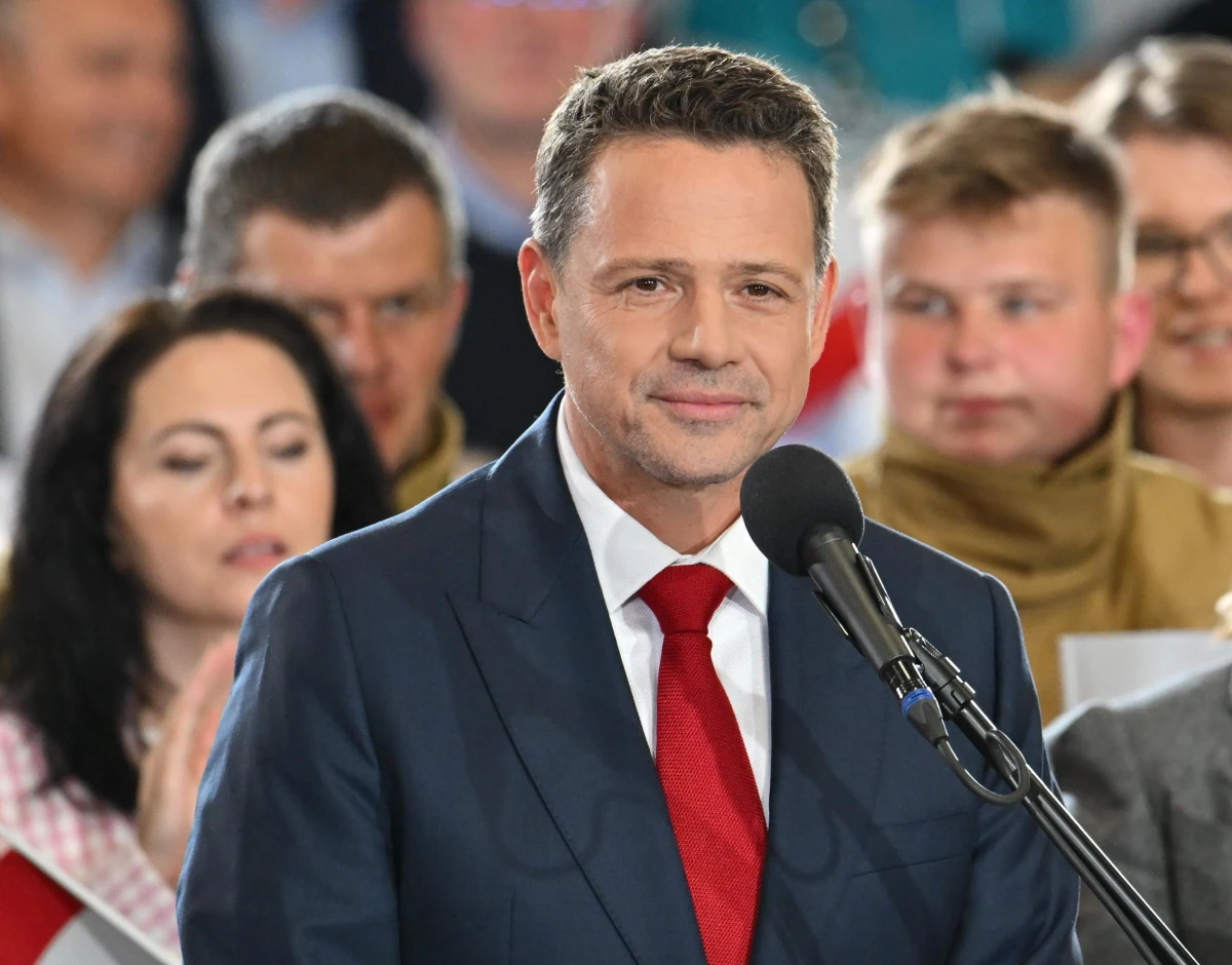 Rafał Trzaskowski nieznacznie wygrał pierwszą turę wyborów prezydenckich. Kandydat Koalicji Obywatelskiej o urząd prezydenta będzie walczył w drugiej turze z popieranym przez Prawo i Sprawiedliwość Karolem Nawrockim. Poparcia ze strony jednej z partii politycznej polityk Platformy Obywatelskiej może już być pewny. 