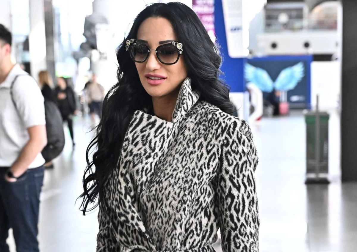 Justyna Steczkowska wróciła do Polski po występie na Eurowizji 2025. Na lotnisku artystka skomentowała system oceniania, sugerując jego zmianę. "Przepadło wiele potężnych głosów" - powiedziała. Odniosła się także do kontrowersyjnego skrótu swojego występu. 