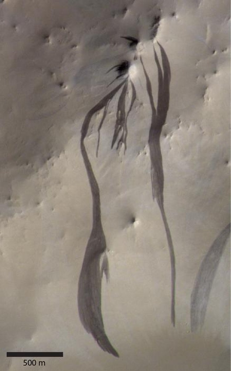 Tajemnicze smugi na Marsie prawdopodobnie nie są tym, za co je uważano