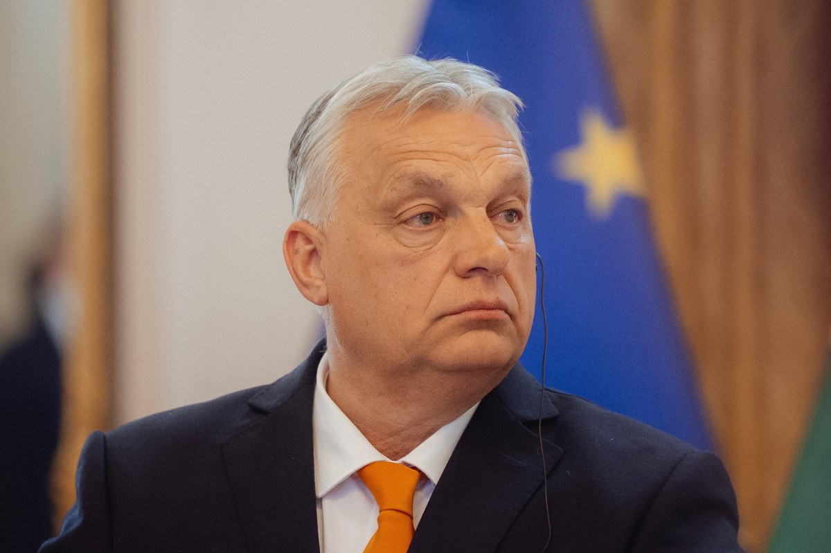 Nie tylko polskie wybory prezydenckie były bacznie obserwowane w Europie. Sporo się mówi także o głosowaniu w Rumunii. Lider węgierskiej opozycji Peter Magyar jest zdania, że do porażki skrajnie prawicowego George Simiona przyczynił się premier Węgier Viktor Orban, który udzielił mu poparcia. "Klątwa Orbana zadziałała. Nienawidzący Węgrów kandydat na prezydenta Rumunii poniósł upokarzającą porażkę" - napisał Magyar na swoim profilu w mediach społecznościowych. 