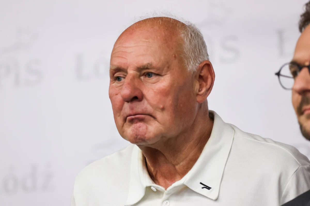 Problemy zdrowotne byłego piłkarza Jana Tomaszewskiego. Znany z kontrowersyjnych opinii legendarny bramkarz trafił do szpitala. Portal sport.se.pl opublikował krótką relację sportowca. "Nie mogę nic jeść i pić, bo do dziś mam wodowstręt i jadłowstręt. Kilku lekarzy rozmawia nad tym, jakie leki mi przepisać, żeby problem wyeliminować" - stwierdził Tomaszewski. 