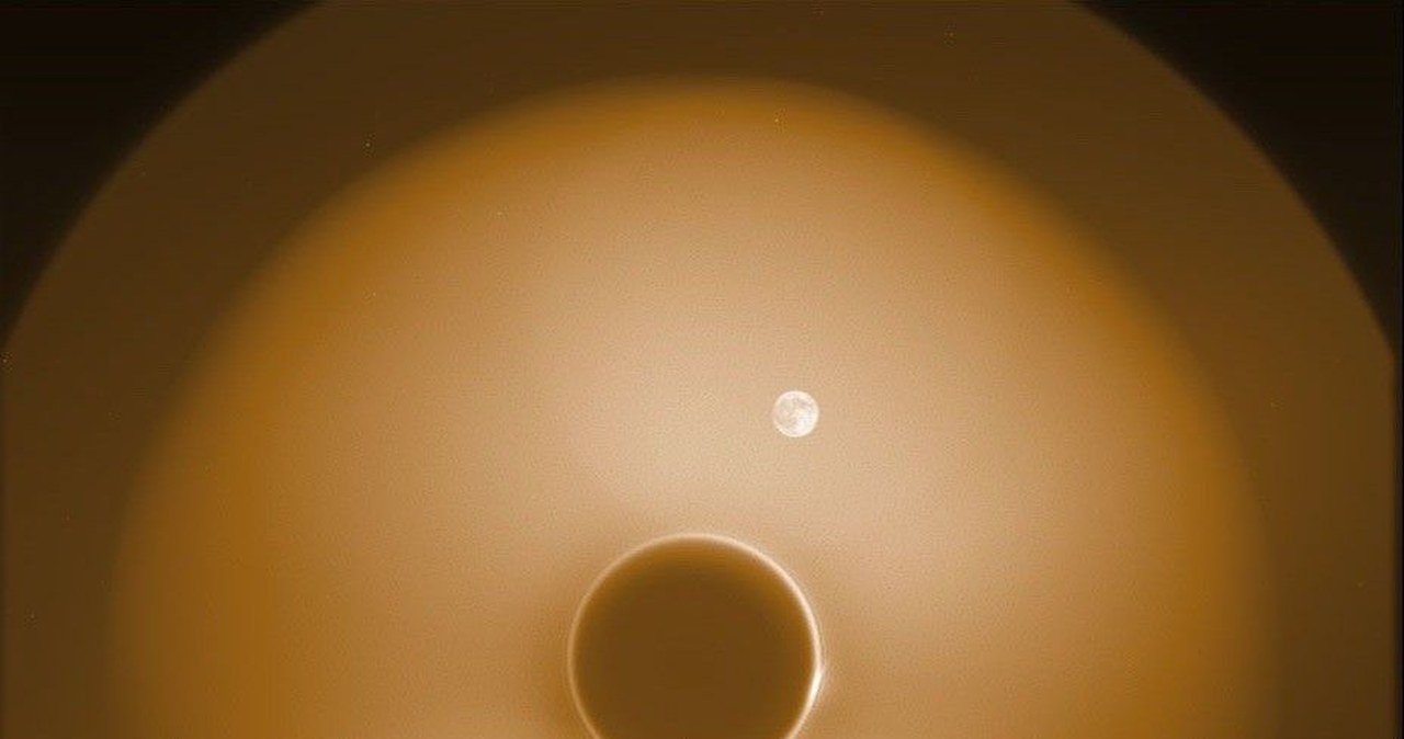 Takiego zdjęcia Słońca i Księżyca jeszcze nie było