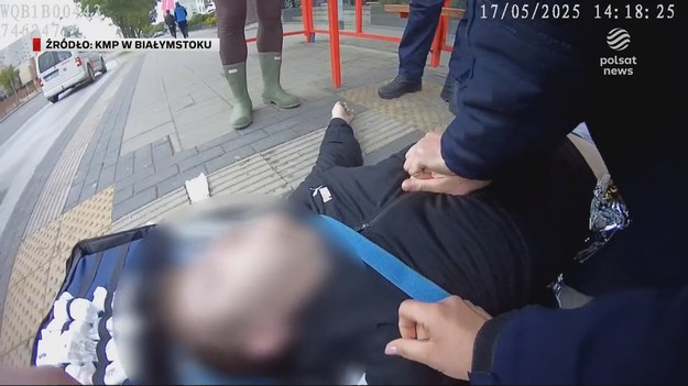 Dramatyczna akcja na ulicach Białegostoku. Policyjny patrol uratował życie młodemu, dwudziestojednoletniemu mężczyźnie. Funkcjonariusze zatrzymali radiowóz gdy zobaczyli, że leży nieprzytomny na chodniku. Zaczęli walkę o życie, w której decydowały minuty. Materiał dla "Wydarzeń" przygotowała Beata Glinkowska.