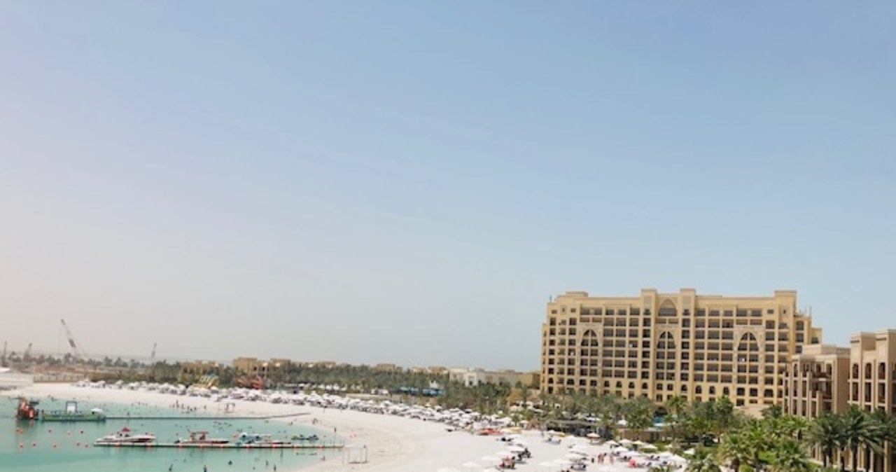 Najpiękniejszy wśród emiratów. Zanurz się w arabski sen w Ras al-Khaimah