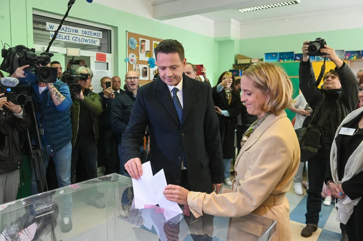 Magdalena Biejat poprze w II turze wyborów prezydenckich Rafała Trzaskowskiego. Do tej decyzji miała ją przekonać wczorajsza rozmowa z kandydatem Koalicji Obywatelskiej i jego deklaracje o forsowaniu części lewicowych postulatów. "To była bardzo dobra, konstruktywna, merytoryczna rozmowa" - powiedziała kandydatka Lewicy w I turze wyborów prezydenckich. Zaapelowała do swoich wyborców, by "postawili tamę" skrajnej prawicy.