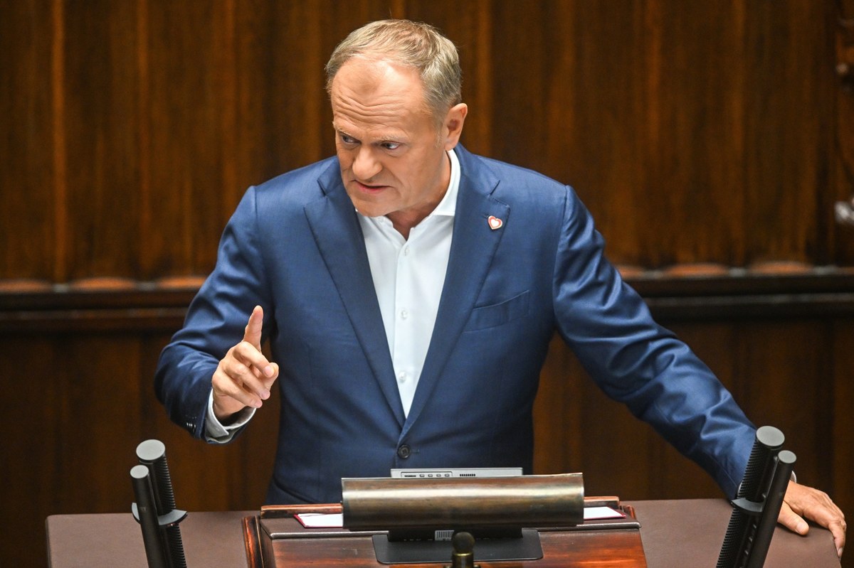We wtorek premier Donald Tusk zabrał głos w Sejmie. "Putin i Łukaszenka gromadzą migrantów przy granicy z Polską" - powiedział. Mówiąc dalej o obecnej niestabilnej sytuacji na naszej wschodniej granicy, odniósł się także do działań poprzedniego rządu. "Gdyby PiS rządził rok dłużej, byłoby o milion migrantów więcej" - powiedział. Zawnioskował także o zgodę na dalsze czasowe zawieszenie prawa do azylu.