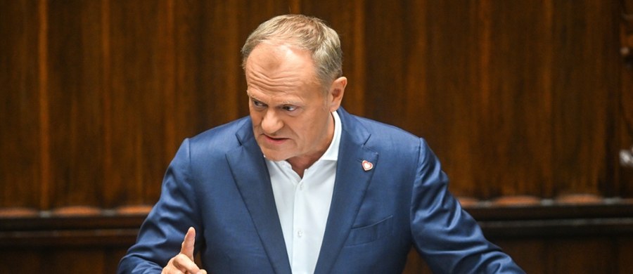 We wtorek premier Donald Tusk zabrał głos w Sejmie. "Putin i Łukaszenka gromadzą migrantów przy granicy z Polską" - powiedział. Mówiąc dalej o obecnej niestabilnej sytuacji na naszej wschodniej granicy, odniósł się także do działań poprzedniego rządu. "Gdyby PiS rządził rok dłużej, byłoby o milion migrantów więcej" - powiedział. Zawnioskował także o zgodę na dalsze czasowe zawieszenie prawa do azylu.