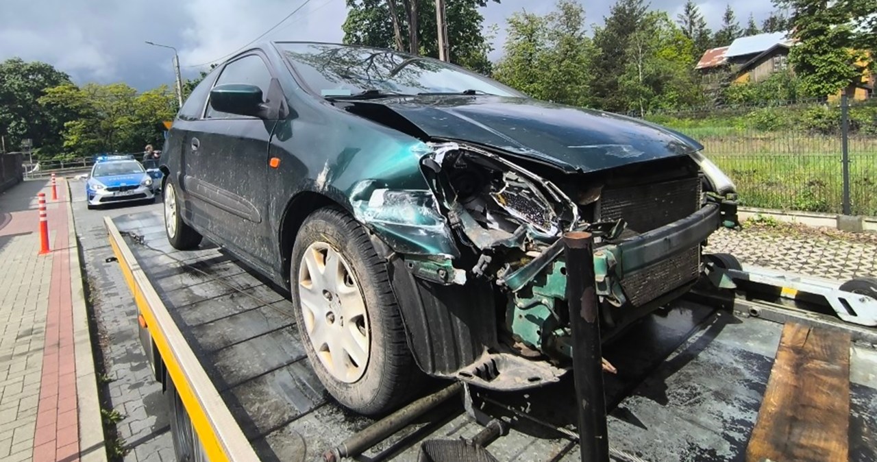 Naćpany 19-latek jechał wrakiem auta. Nie miał choćby prawa jazdy