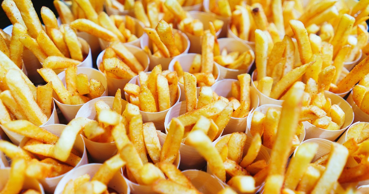 Frytki inne niż wszystkie. Ziemniaki pokrój w słupki i wrzuć do słoika