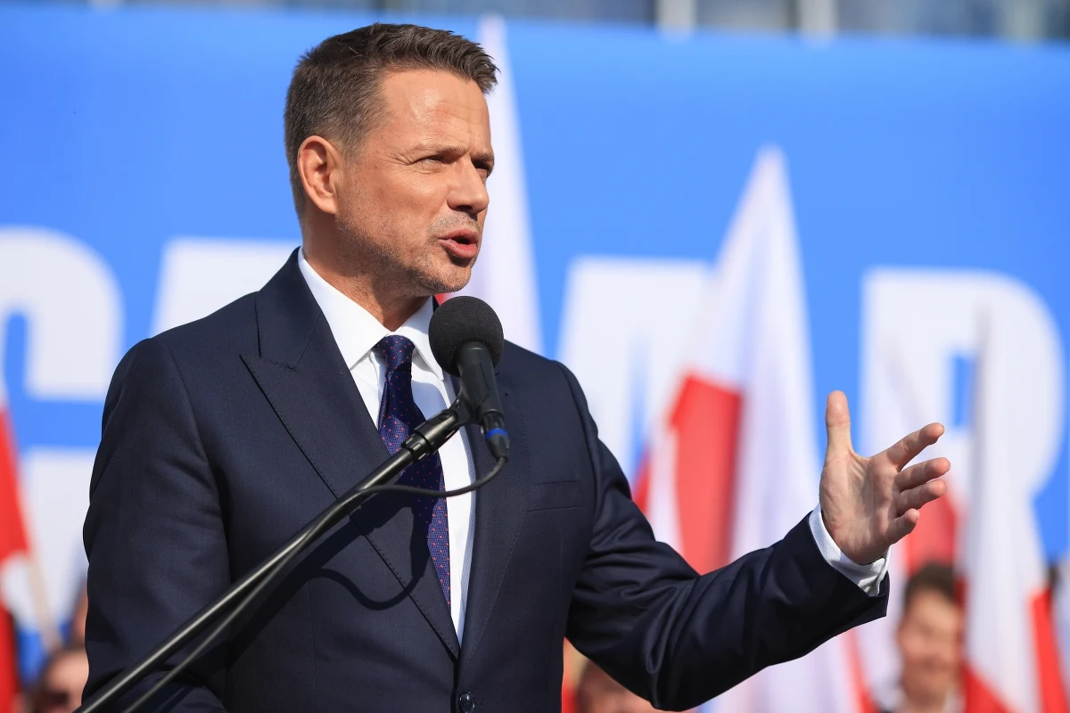 Rafał Trzaskowski odpowiada na propozycję Sławomira Mentzena. "Tak, panie Sławomirze, przyjdę, porozmawiamy" - powiedział kandydat KO na prezydenta podczas wiecu w Sosnowcu. Nie zagwarantował jednak, że cokolwiek podpisze.