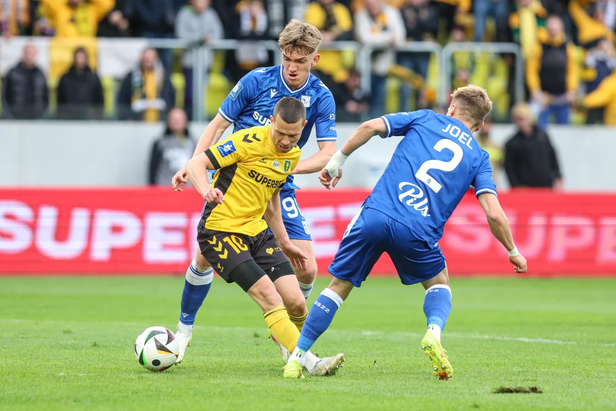 Po remisie GKS Katowice i Lecha Poznań, spekulacje na temat nieczystej gry w walce o mistrzostwo Polski zyskały na sile. Trener Lecha Poznań, Niels Frederiksen, wyraził swoje zaniepokojenie możliwymi nieuczciwymi praktykami rywali.