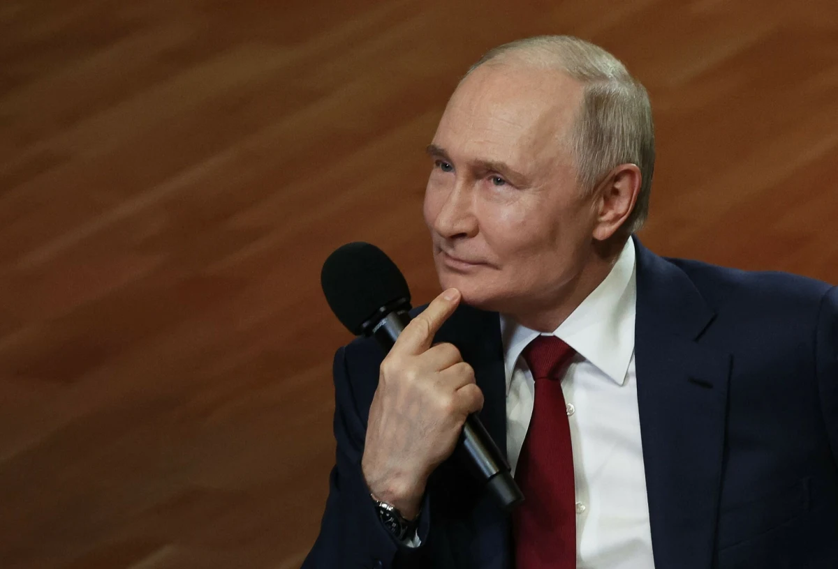 Prezydent USA Donald Trump odmówił nałożenia dodatkowych sankcji na Rosję, ponieważ ma w planach współpracę gospodarczą z krajem Władimira Putina - donosi "New York Times". Z kolei izraelski serwis Axios donosi, że przywódca Stanów Zjednoczonych zasugerował Putinowi określoną strategię wobec Europy i Ukrainy.