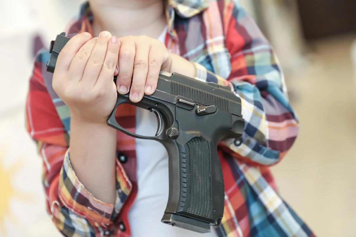 Tragedia w stanie Wisconsin w USA. 11-letni chłopiec zmarł po tym, jak został przypadkowo postrzelony przez swoje rodzeństwo.  