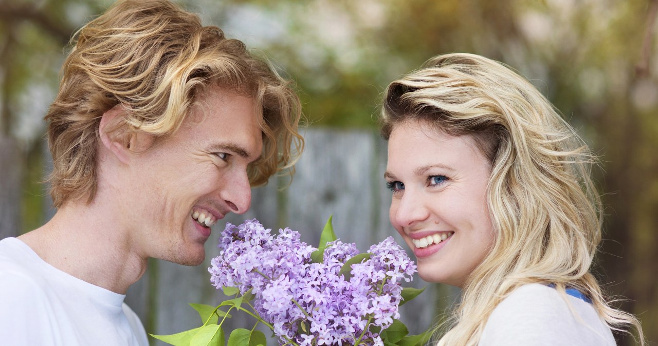 Te znaki zodiaku znajdą miłość jeszcze w maju. Rozkwitną jak bzy