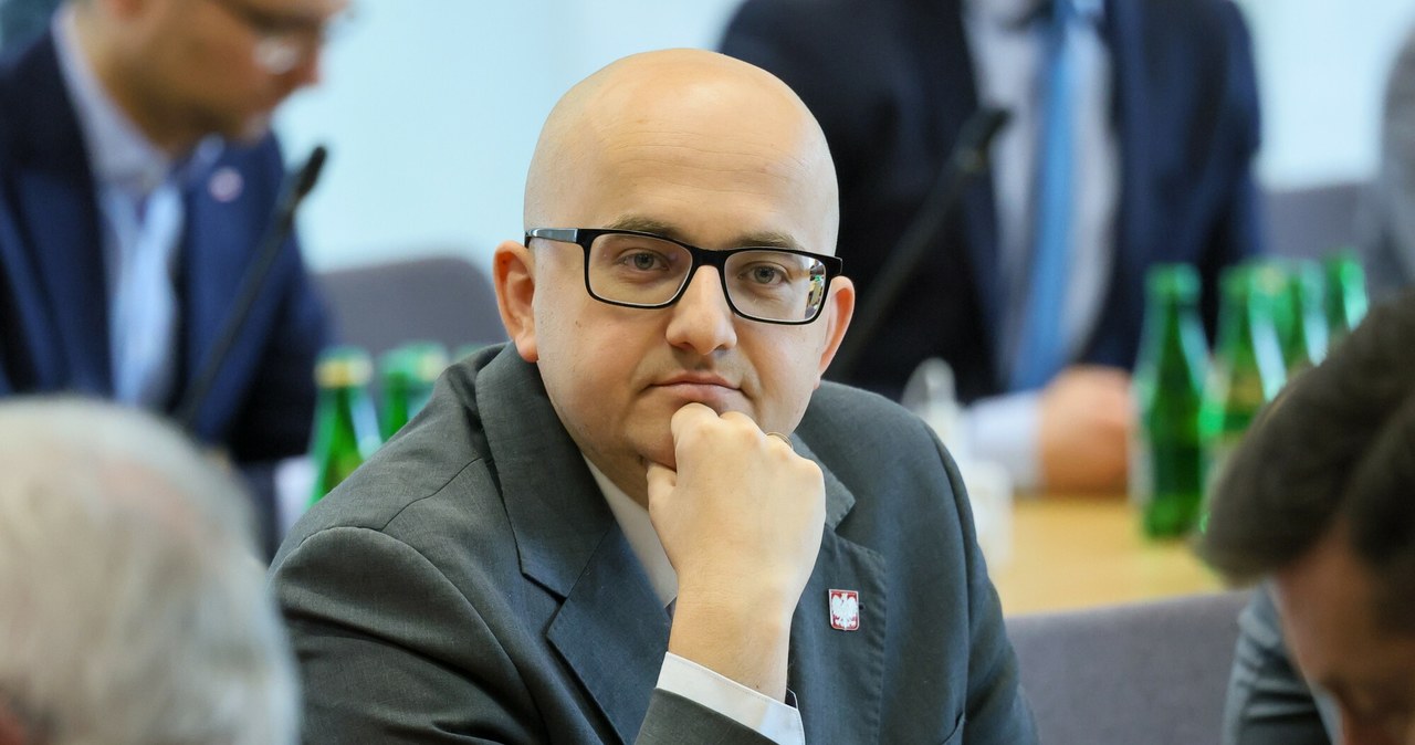 "Uderzył mnie i drugiego posła PiS". Policja zatrzymała sprawcę