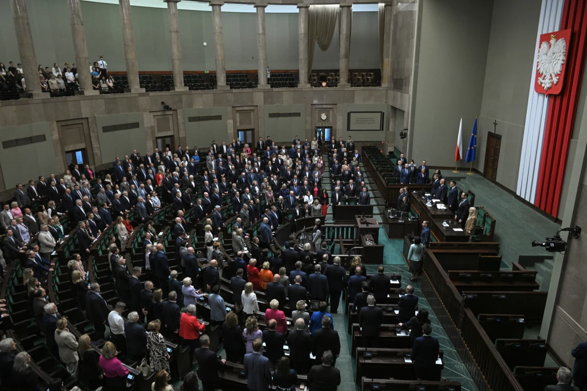 Sejm zdecydował w środę o przedłużeniu czasowego ograniczenia prawa do złożenia wniosku o udzielenie ochrony międzynarodowej na granicy z Białorusią. Za przyjęciem wniosku opowiedziało się 366 posłów, przeciw było 17. Nikt nie wstrzymał się od głosu.