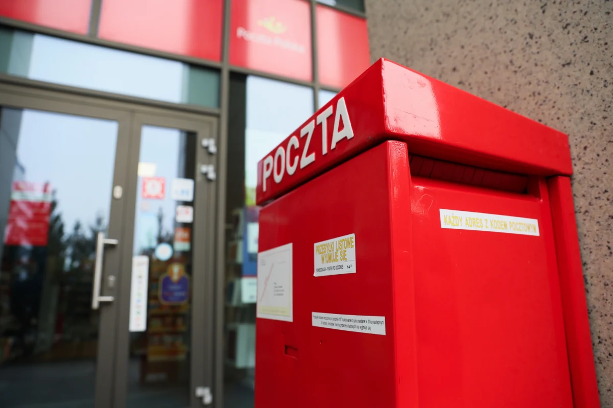 Prezes Poczty Polskiej Sebastian Mikosz poinformował, że spółka - w ramach centralizacji - rozpoczęła procesy zakupów systemów IT. Szef największego krajowego operatora pocztowego podkreślił, że przez 20 lat nie było żadnych inwestycji w systemy pocztowe, więc ich wymiana będzie "gigantycznym wyzwaniem".