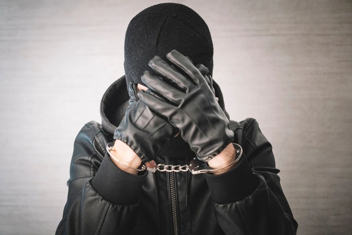 Podejrzany o zgwałcenie czteroletniej dziewczynki 29-latek przyznał się do winy. Sąd Rejonowy w Jarocinie przychylił się do wniosku prokuratury i zadecydował o aresztowaniu podejrzanego na trzy miesiące. 