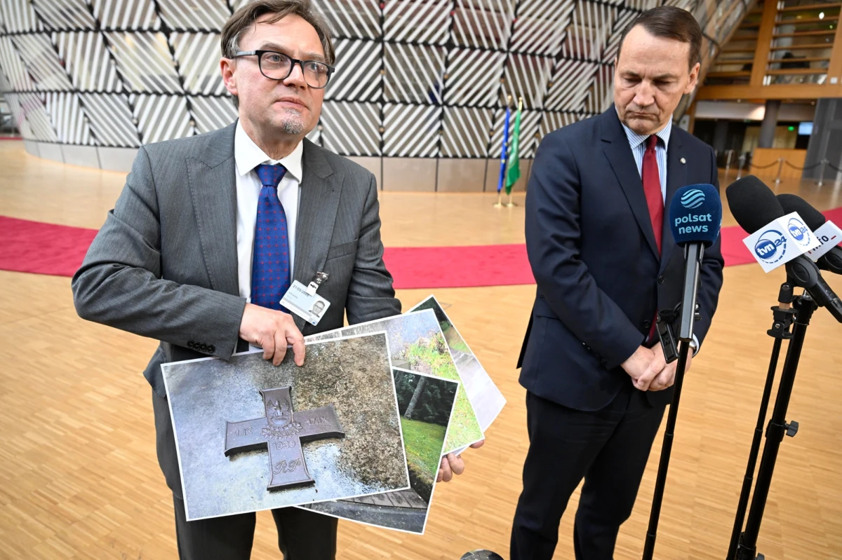 "Pomnik zamordowanych polskich więźniów w Miednoje został zdewastowany" - poinformował Radosław Sikorski, szef Ministerstwa Spraw Zagranicznych. MSZ domaga się od strony rosyjskiej natychmiastowego przywrócenia stanu pierwotnego Cmentarza Wojennego w Miednoje. Resort domaga się także reakcji i działania w tej sprawie Instytutu Pamięci Narodowej. "Przypomnę, że w Polsce na cmentarzach tolerujemy symbole państwa sowieckiego, tolerujemy czerwone gwiazdy, a tu zdjęto symbole państwa polskiego na polskim cmentarzu wojskowym. To jest nie do przyjęcia" - mówił Sikorski.