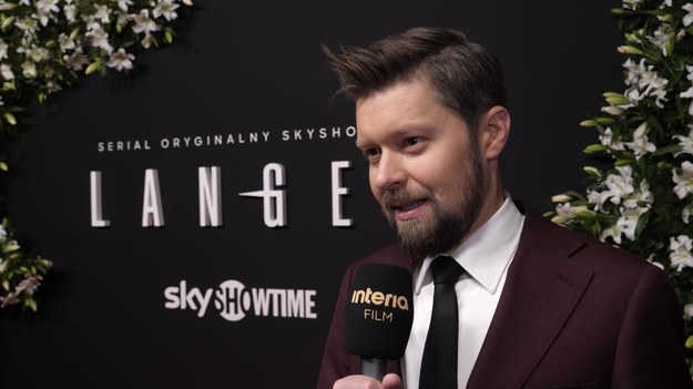 Co ludzi przyciąga w postaci Piotra Langera? Dlaczego tak bardzo fascynuje widzów? W jakich trzech słowach opisałby serial reżyser Łukasz Palkowski?
