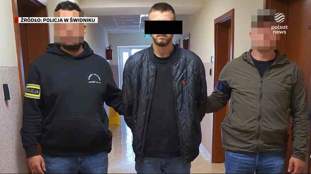 W Świdniku wpadł 22-latek, który na zlecenie oszustów, odbierał od seniorów pieniądze. Policjanci zatrzymali go na gorącym uczynku, gdy od jednej z naciągniętych metodą ''na policjanta'' starszych mieszkanek, odebrał ponad 83 tysiące złotych. Dla ''Wydarzeń'' Aleksandra Dunajska Minkiewicz.