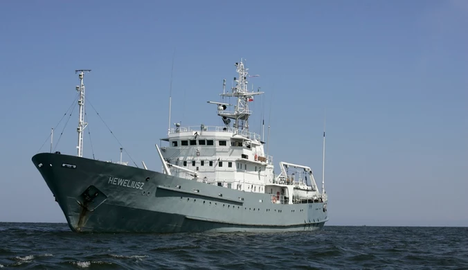 Podejrzane manewry statku floty cieni w pobliżu Polski. "Badamy dno"