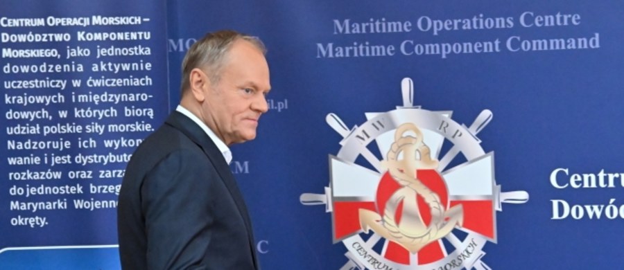 "Cały czas badamy, czy nie doszło do podłożenia jakichś ładunków. Wiadomo, że trzeba to sprawdzić bardzo dokładnie" - powiedział Donald Tusk podczas pilnej narady w związku z wczorajszym incydentem na Bałtyku. Zdaniem premiera Morze Bałtyckie - podobnie jak wschodnia granica - może stać się miejscem permanentnej konfrontacji