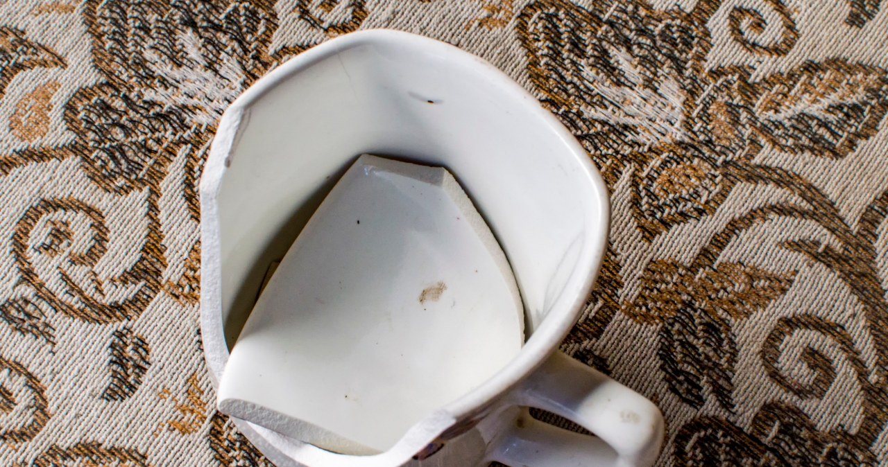 Gdzie wyrzucić zbity kubek? Błąd ma poważne konsekwencje