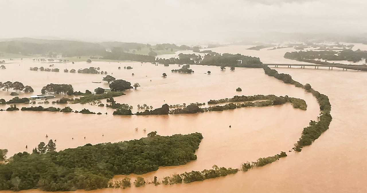 Ulewy pustoszą wielki kraj. "Dźwięk jest ogłuszający i straszny"
