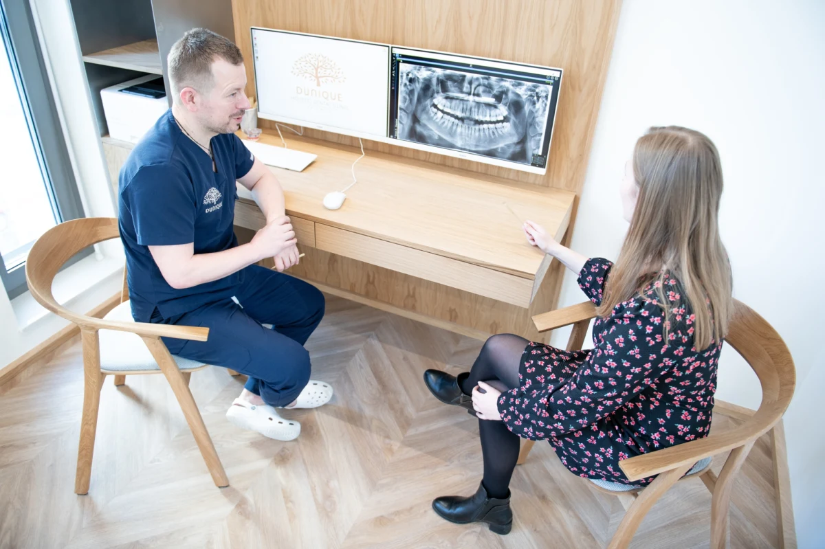 Zastanawiasz się, jak nowoczesna diagnostyka może zmienić Twoje podejście do leczenia stomatologicznego? W centrum Katowic działa klinika, w której zaawansowane technologie i doświadczenie zespołu przekładają się na realne korzyści dla pacjentów. W DUNIQUE® Holistic Dental Clinic precyzyjna diagnostyka pozwala szybciej wykryć nawet subtelne problemy, a indywidualne podejście do każdego przypadku gwarantuje skuteczne leczenie i bezpieczeństwo na każdym etapie terapii. Odkryj, jak nowy standard opieki stomatologicznej może pomóc Ci zadbać o zdrowy, piękny uśmiech – i przekonaj się, dlaczego coraz więcej osób wybiera właśnie to miejsce.