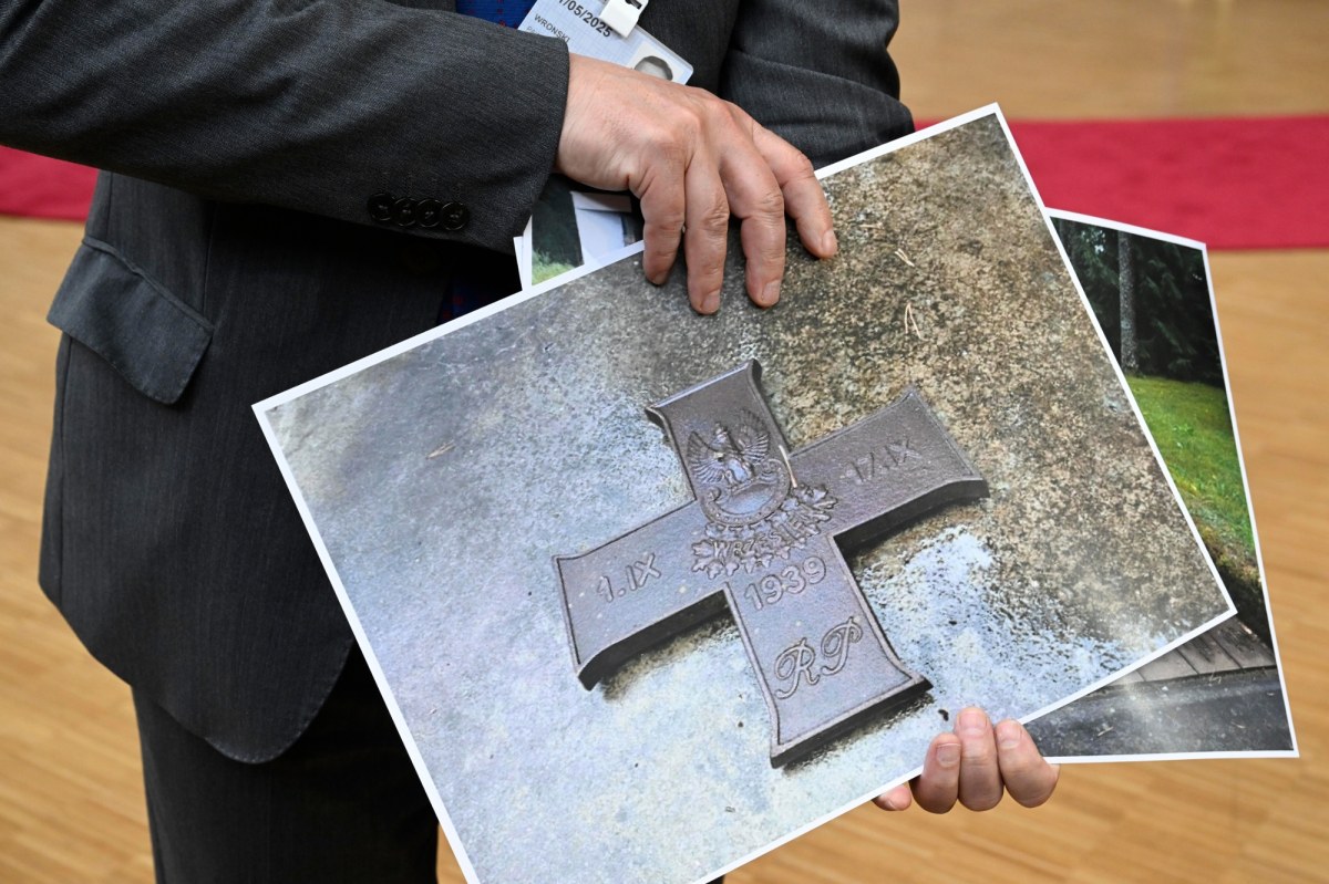 Dewastacja pomnika w Miednoje. Reakcja polskich ministerstw