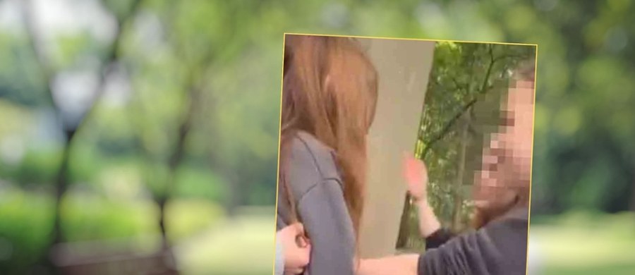 Szokujące sceny rozegrały się w jednym z parków w Zielonej Górze. Grupa nastolatek terroryzowała 14-letnią koleżankę, nagrywając całe zdarzenie telefonem komórkowym i publikując je w internecie. Na filmie widać, jak dziewczyny wyśmiewają, obrażają i biją ofiarę. Policja ustaliła już tożsamość sprawczyń, a sprawa trafiła do sądu rodzinnego.