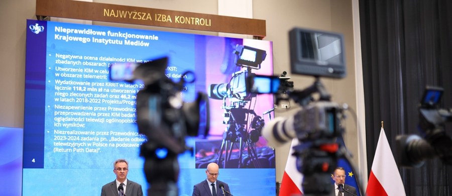 Najwyższa Izba Kontroli złożyła zawiadomienie o podejrzeniu popełnienia przestępstwa przez Krajową Radę Radiofonii i Telewizji. Sprawa dotyczy przekazania ponad 337 milionów złotych z wpływów abonamentowych do depozytu sądowego, zamiast - zgodnie z przepisami - do publicznych jednostek radiofonii i telewizji.
