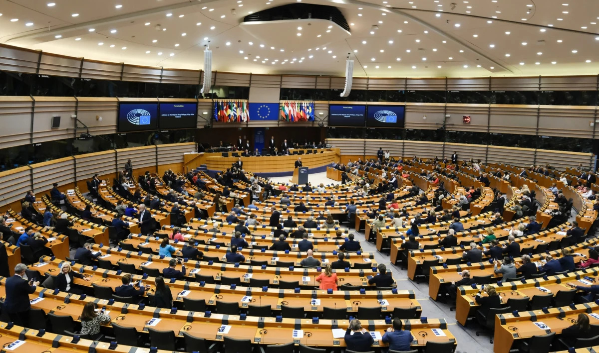 Parlament Europejski poparł w głosowaniu podniesienie ceł na nawozy importowane do UE z Rosji i Białorusi. Za głosowało 411 europosłów, przeciwko było 100, wstrzymało się od głosu 78.