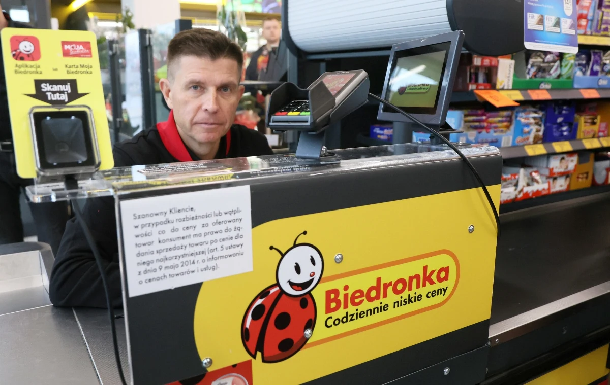 Ryszard Petru zapowiada powrót do Sejmu z projektem obniżenia składki zdrowotnej dla przedsiębiorców, który uwzględni poprawki dla ryczałtowców. Do tego chce oddać samorządom decyzję o zakazie handlu w niedzielę. Polityk zapowiada też przyspieszenie prac nad deregulacjami, które mają ułatwić życie każdemu biznesowi.