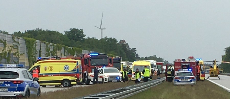 Pięć osób zostało rannych w wypadku na drodze S8e w Łódzkiem. Między węzłami Sieradz Południe - Złoczew zderzyły się dwa pojazdy. Na miejsce wysłano śmigłowiec Lotniczego Pogotowia Ratunkowego.