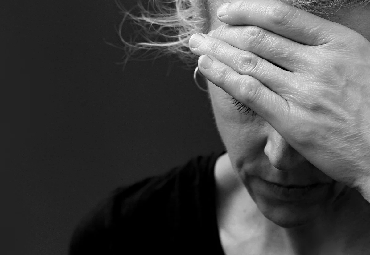 Naukowcy z University College London (UCL) przeprowadzili przełomowe, 21-letnie badania, którymi objęto ponad 7500 osób powyżej 50. roku życia. Ujawnili w nich silne powiązanie między depresją a odczuwaniem chronicznego bólu.