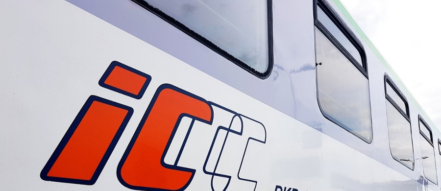 ​Zderzenie pociągu z dźwigiem na Mazowszu. Na stacji Garbatka-Letnisko skład Intercity relacji Kraków Główny - Lublin Główny został zahaczony przez żuraw kolejowy. Uszkodzone zostało poszycie składu, jednej osobie udzielono pomocy medycznej - dowiedział się reporter RMF MAXX Przemysław Mzyk.