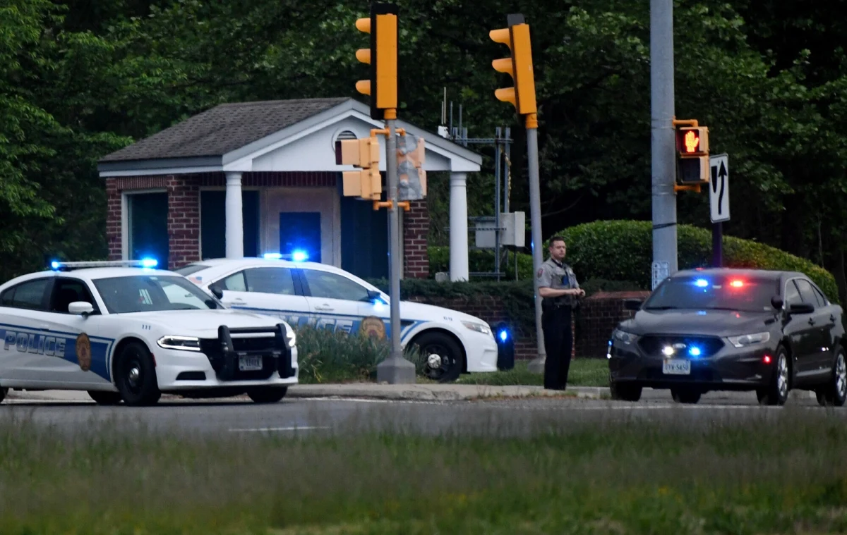 Przed siedzibą CIA w Langley doszło w czwartek nad ranem do strzelaniny - ochrona postrzeliła kobietę, która podjechała autem przed bramę główną i nie zatrzymała się do kontroli. Ranna została przewieziona do szpitala.