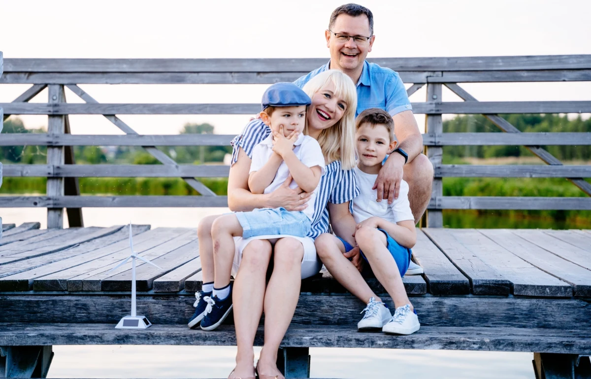 "Praca to praca! Każda zasługuje na uznanie" - powiedziała minister rodziny, pracy i polityki społecznej Agnieszka Dziemianowicz-Bąk. "Czas przepracowany na umowie zlecenie czy w ramach jednoosobowej działalności gospodarczej musi wliczać się do stażu pracy" - dodała. Nowe przepisy mają wejść w życie 1 stycznia 2026 roku i mogą objąć nawet 1,9 mln pracujących Polaków.