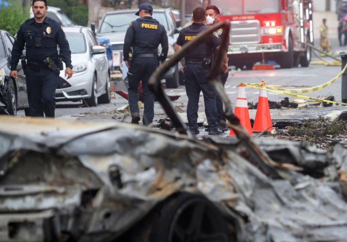 Dramat w San Diego: Niewielki samolot spadł na domy