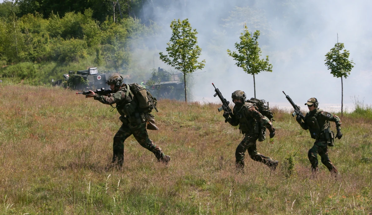 ​Groźny incydent z bronią podczas ćwiczeń wojskowych na Podlasiu. Pocisk z karabinu maszynowego trafił w dom w miejscowości Augustowo - dowiedział się reporter RMF FM Krzysztof Zasada. Sprawę wyjaśnia Żandarmeria Wojskowa.
